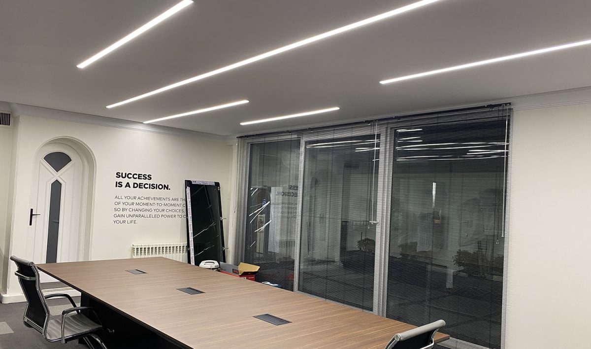 چراغ خطی توسعه افراز