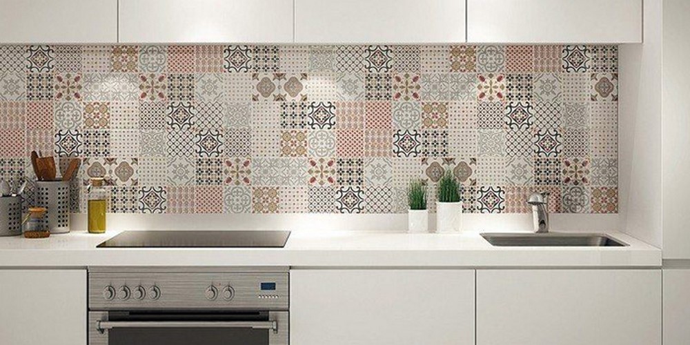 کاشی بین کابینتی در آشپزخانه بازسازی شده