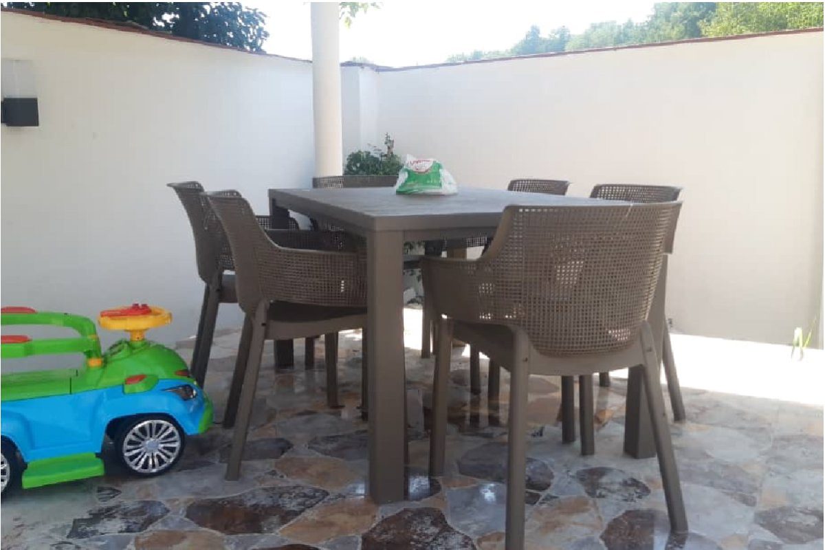 مبلمان غذاخوری پلاستیکی ویلایی در آلاچیق