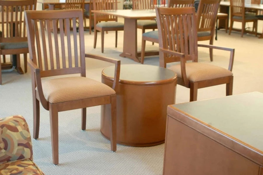 نامی ماندگار در تولید صندلی کتابخانه؛ بیش از نیم قرن تجربه