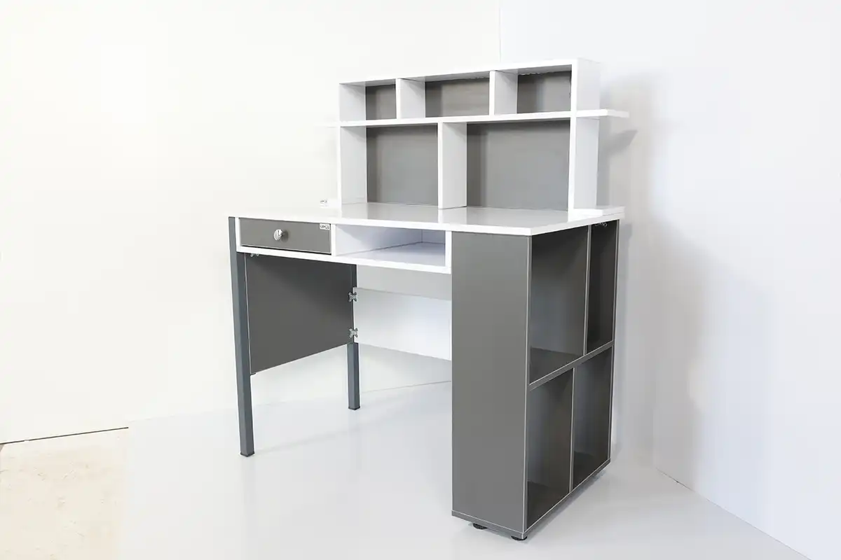 میز تحریر و دانشآموزی